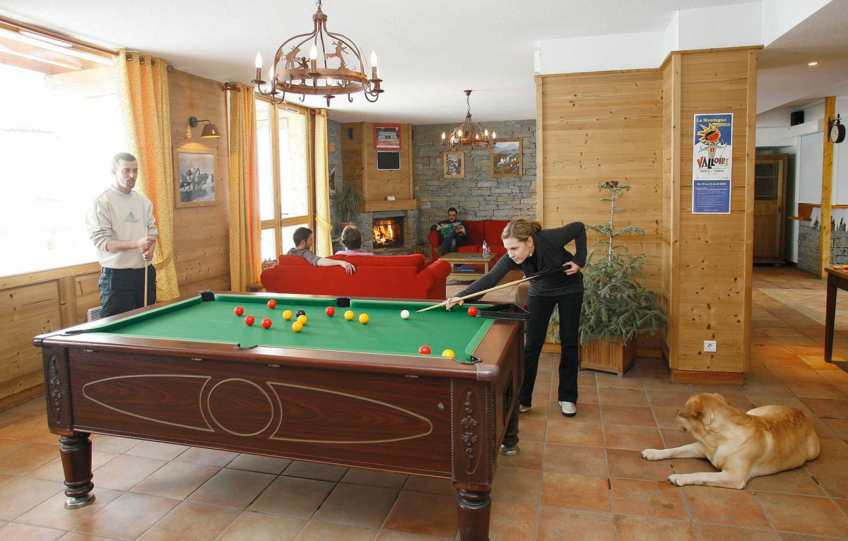 BILLARD ACCUEIL SALON - LES CHALETS DE LA VALLEE D'OR ODALYS - VALLOIRE LES CHARBONNIERES