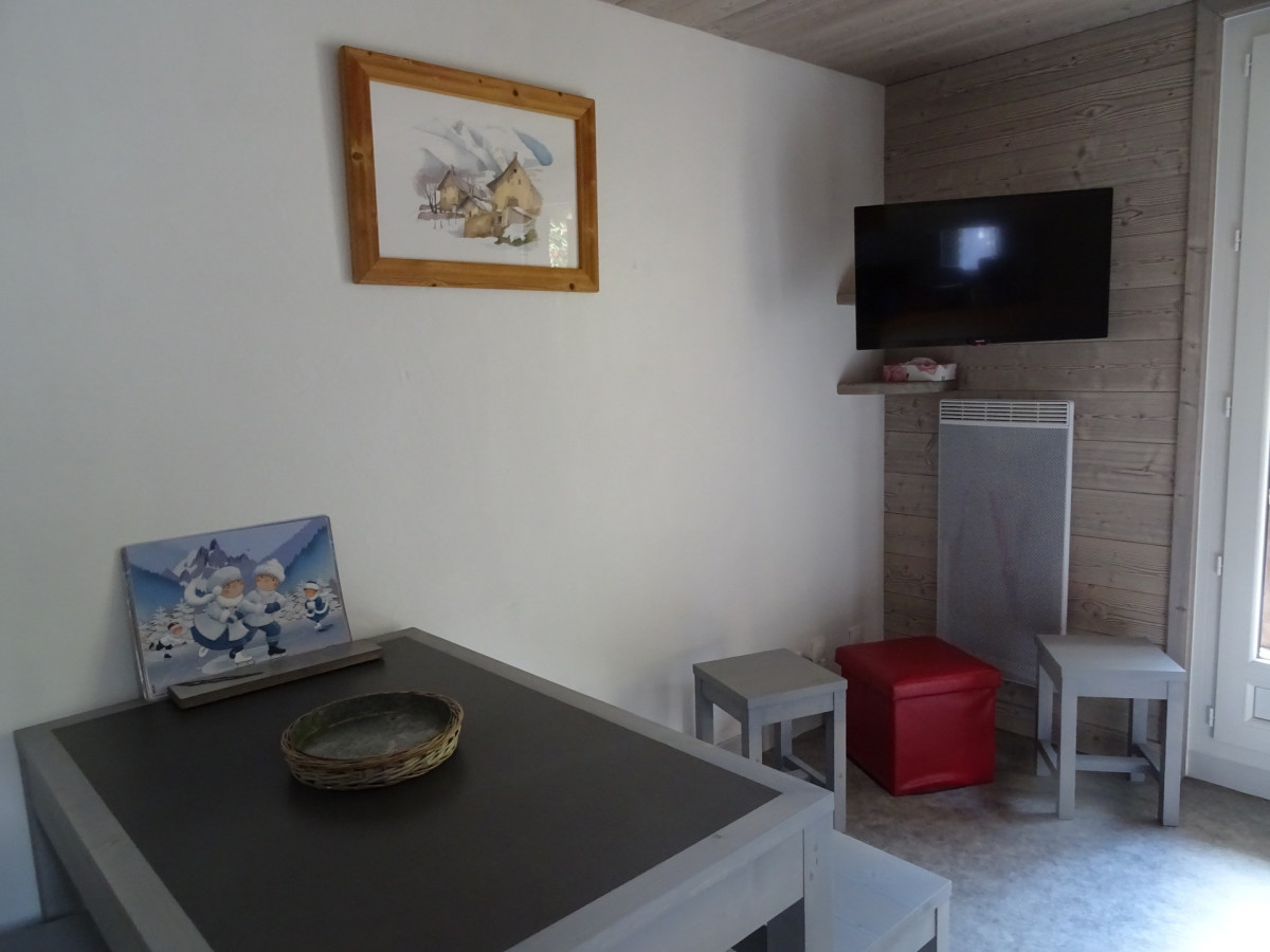 SALLE A MANGER - STUDIO CRETES 116 - VALLOIRE CENTRE - VALLOIRE RESERVATIONS