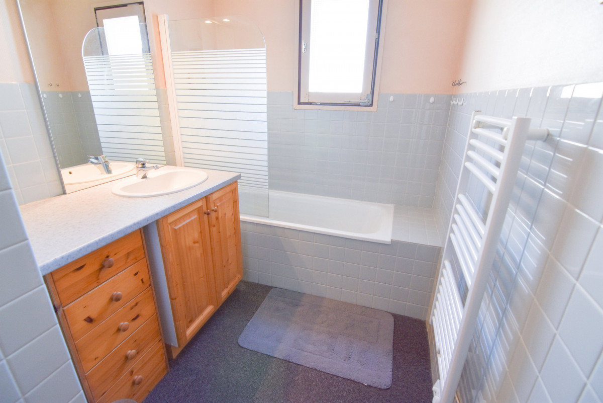 SALLE DE BAIN - APPARTEMENT VAL D'AUREA C31 - VALLOIRE CENTRE