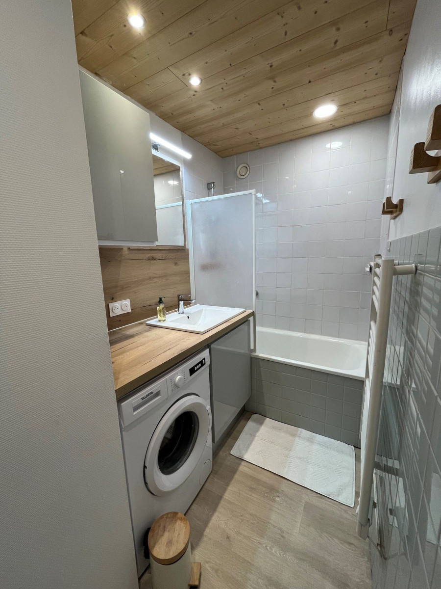 SALLE DE BAIN- APPARTEMENT VAL D'AUREA C2- VALLOIRE CENTRE