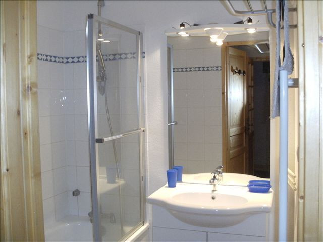 SALLE DE BAIN - APPARTEMENT LA CLAREE C6 - VALLOIRE LES PLANS