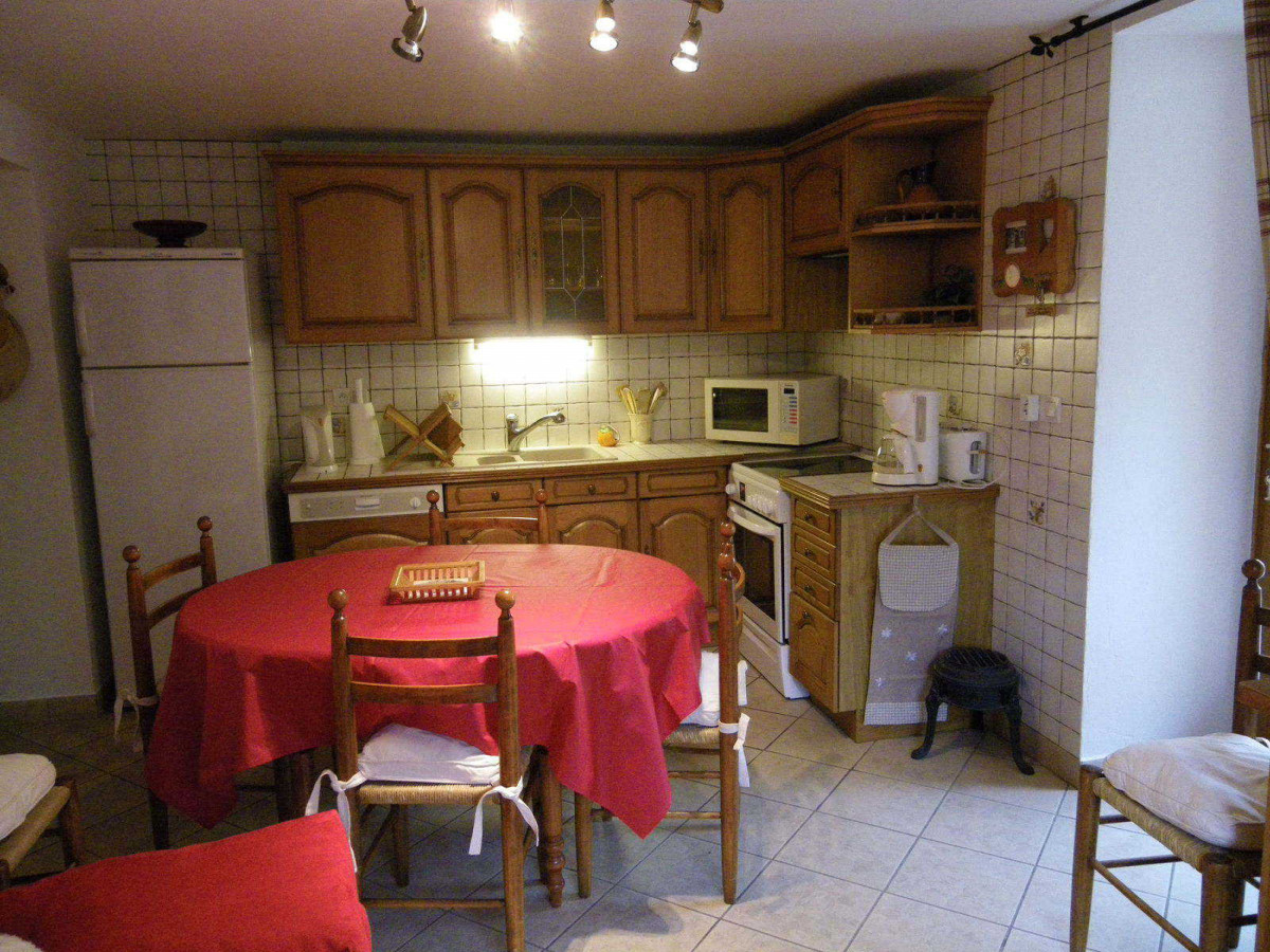 CUISINE - MAISON LUCINE APPARTEMENT 6 PERSONNES - VALLOIRE CENTRE - VALLOIRE RÉSERVATIONS