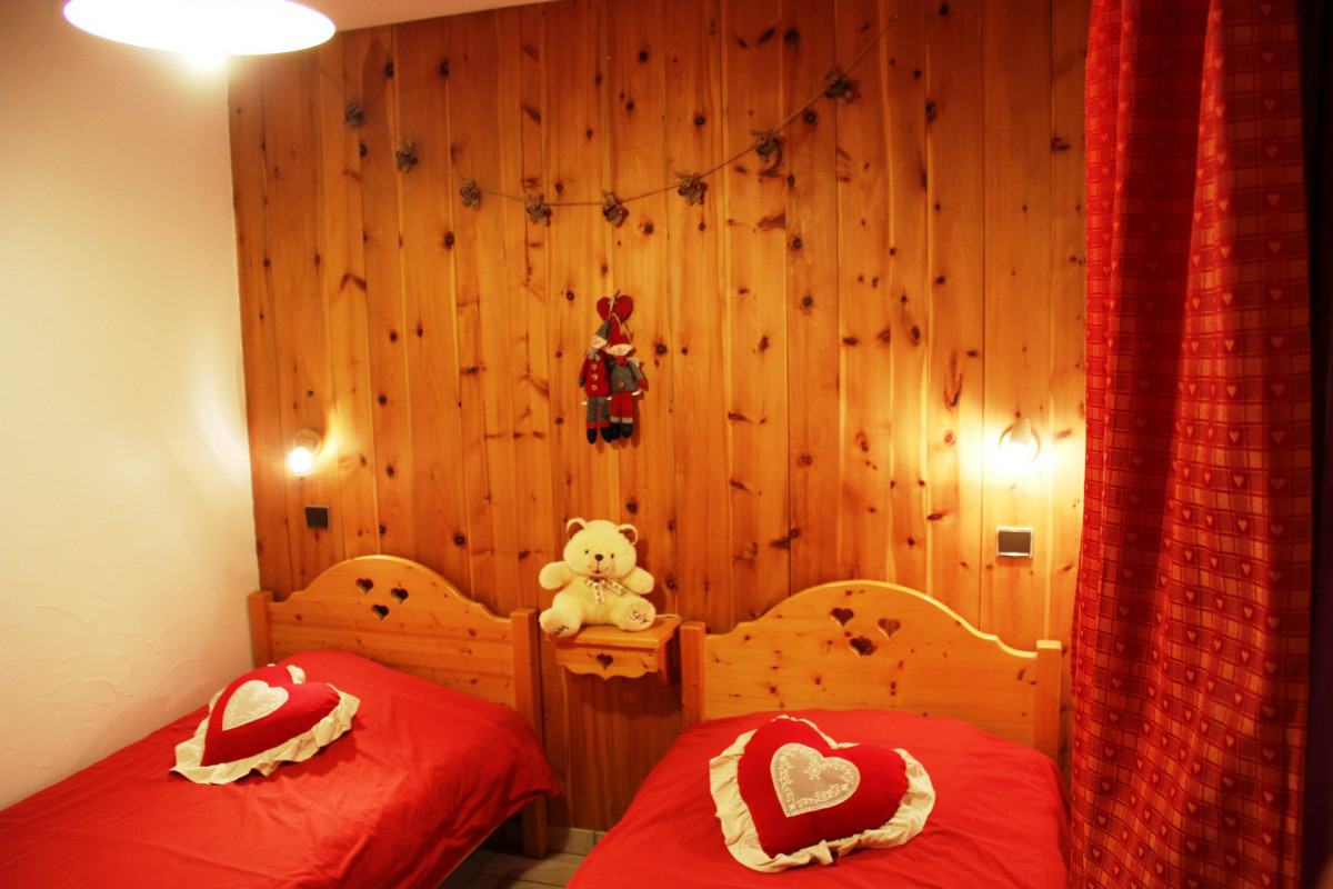 CHAMBRE - APPARTEMENT LES GENTIANES- CHALET LES ANCOLIES - VALLOIRE LES CLOTS