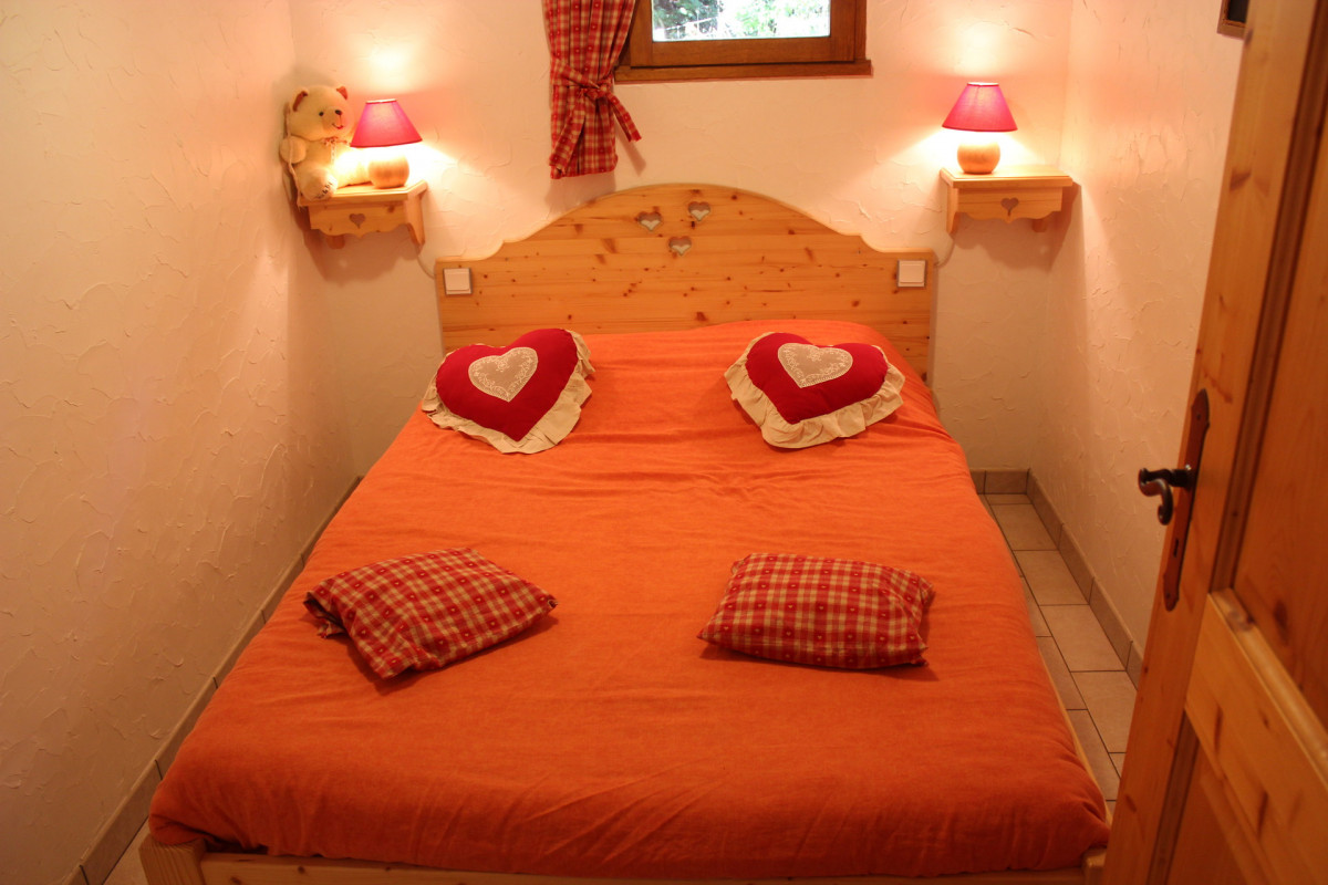 CHAMBRE- APPARTEMENT CHALET LES ANCOLIES ANEMONE - VALLOIRE LES CLOTS 