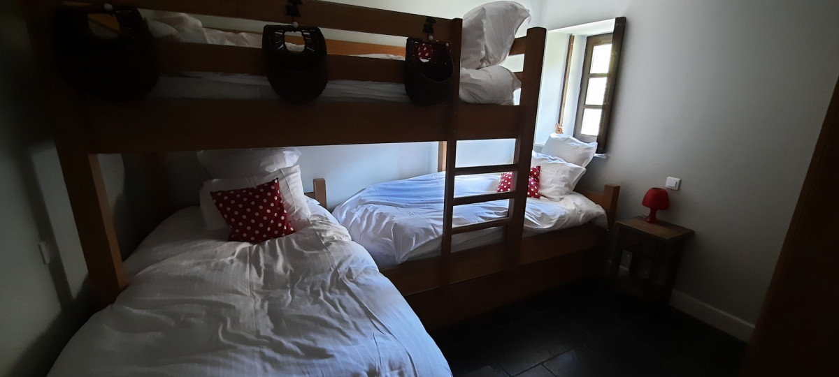 CHAMBRE 2 - APPARTEMENT MONT DES HUILES N° 2 - VALLOIRE LA RIVINE