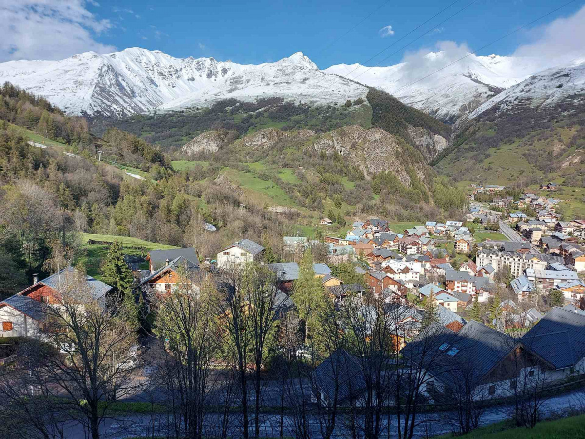 VUE SUR LE VILLAGE - APPARTEMENT FERMES DE L'ARCHAZ B211 - ARCHAZ - VALLOIRE