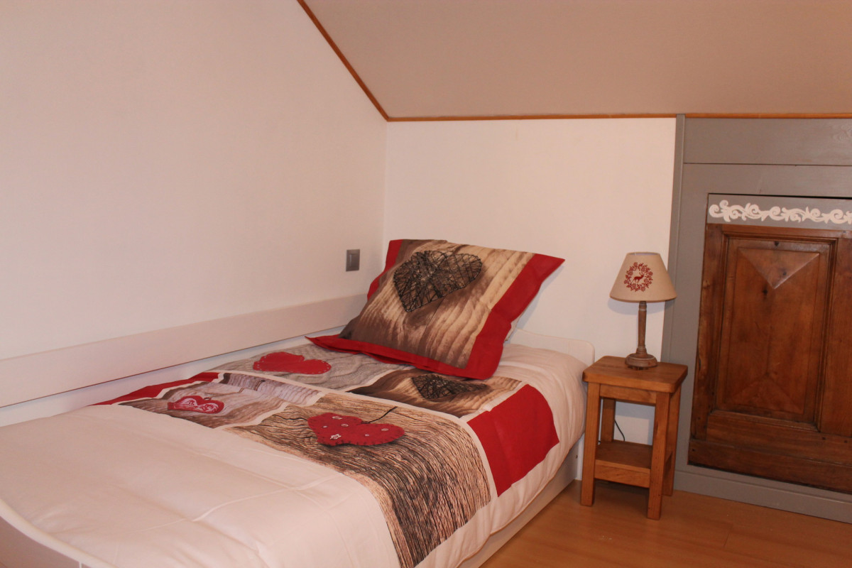 CHAMBRE - APPARTEMENT LES EGLANTIERS - LE PONTET VALLOIRE