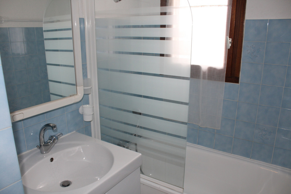 SALLE DE BAIN - APPARTEMENT  TIGNY 30 - VALLOIRE CENTRE