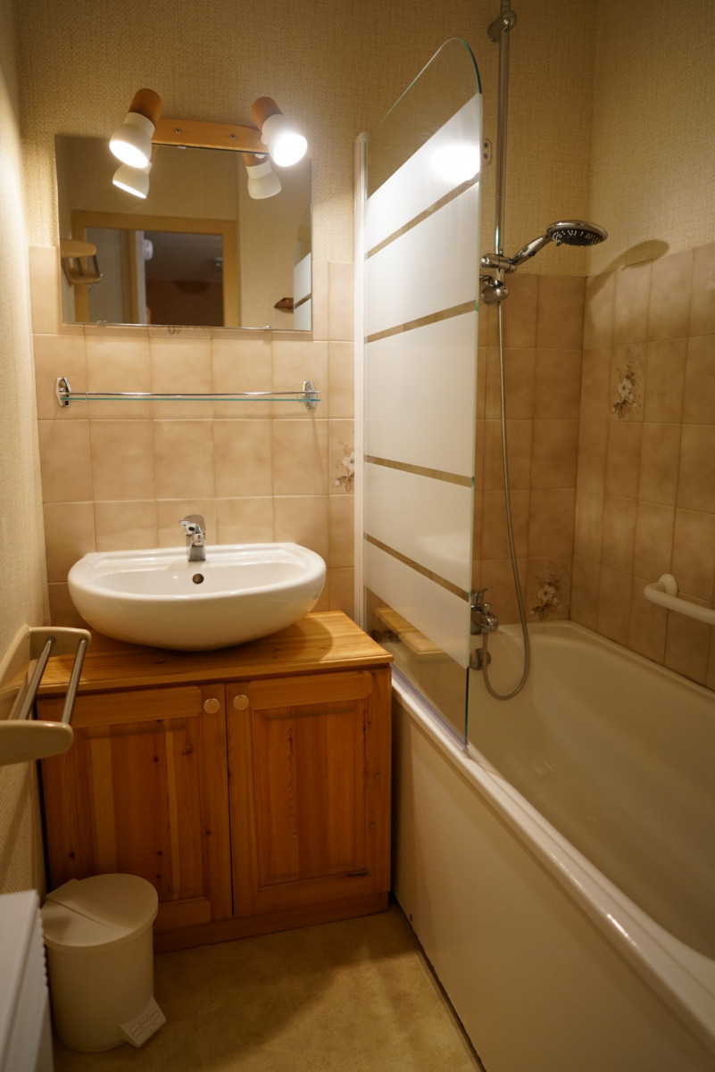 SALLE DE BAIN- APPARTEMENT CHOSEAUX 402 - VALLOIRE CENTRE