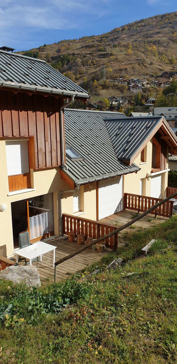 VUE COTE PISTE - APPARTEMENT ROCHES FLEURIES B5 - VALLOIRE CENTRE