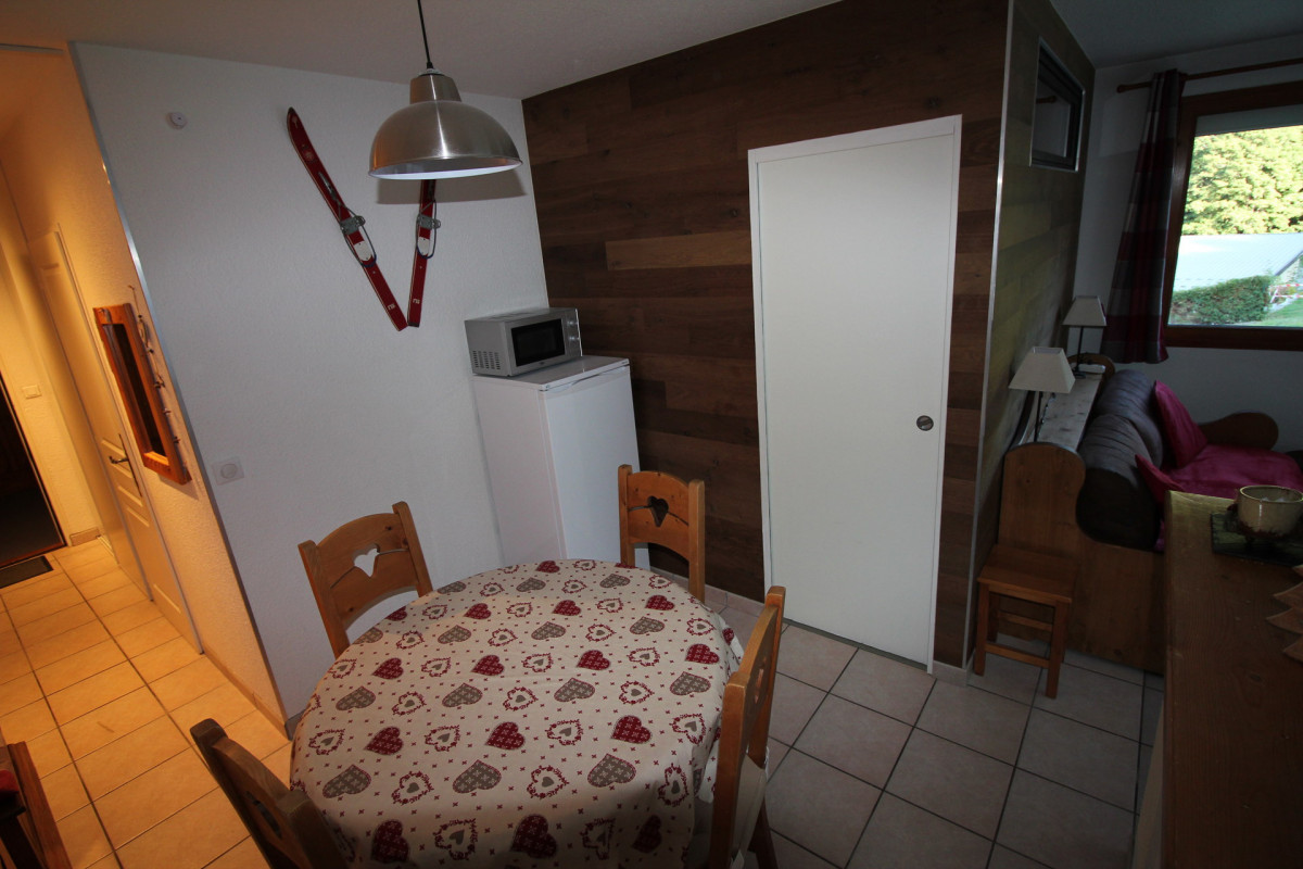 COIN REPAS - APPARTEMENT ROCHES FLEURIES B12 - VALLOIRE CENTRE