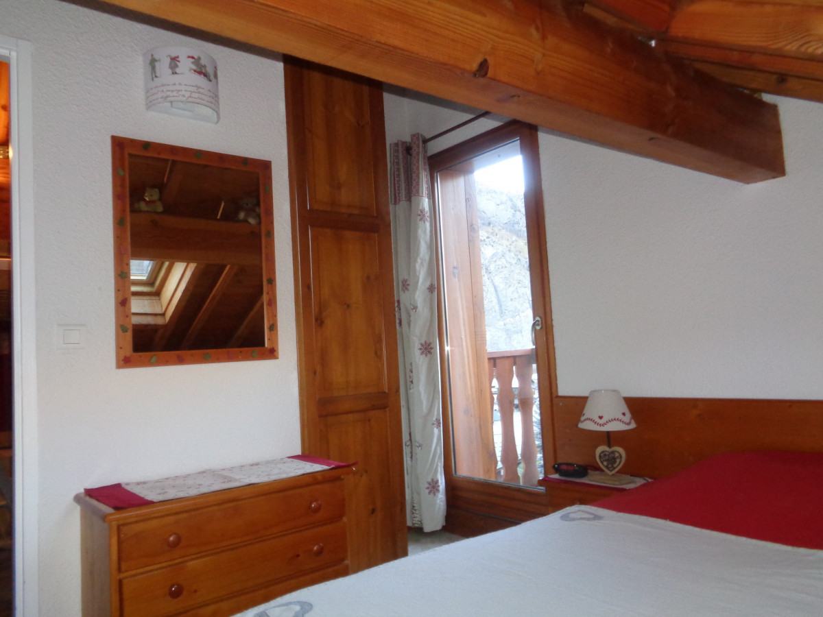 CHAMBRE - APPARTEMENT ROCHES FLEURIES B16 - VALLOIRE CENTRE