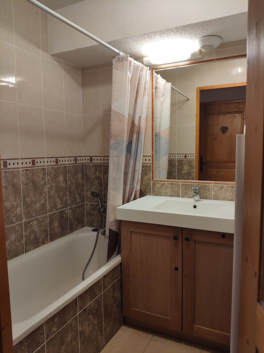 SALLE DE BAIN - APPARTEMENT CHALETS DE LA VALLEE D'OR ASTER 202 - CHARBONNIERES VALLOIRE