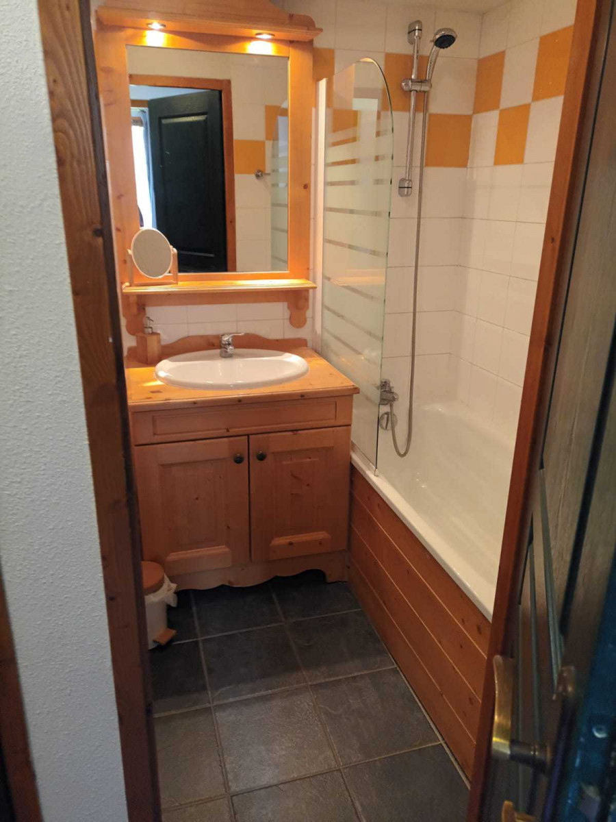 SALLE DE BAIN - APPARTEMENT F27 CHALETS DU GALIBIER 1 - VALLOIRE MOULIN BENJAMIN