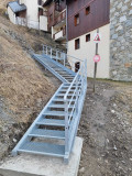 Escalier menant directement à la coursive de l’appartement - LES VALMONTS APPARTEMENT DAPHNE 32 - VALLOIRE LES CHARBONNIERES